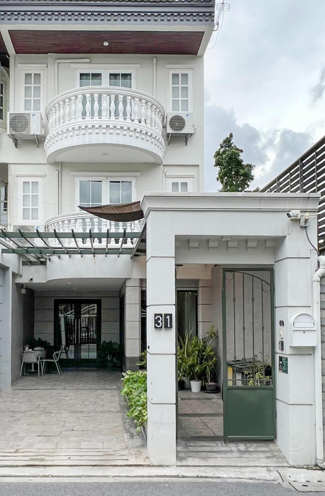 Neveu Premier Residence : Ratchada Bangkok Exteriör bild