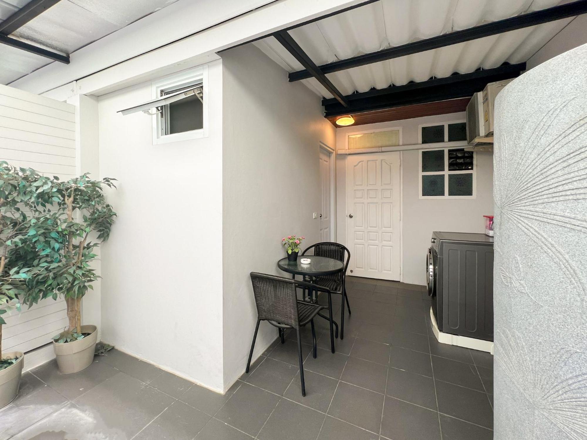 Neveu Premier Residence : Ratchada Bangkok Exteriör bild