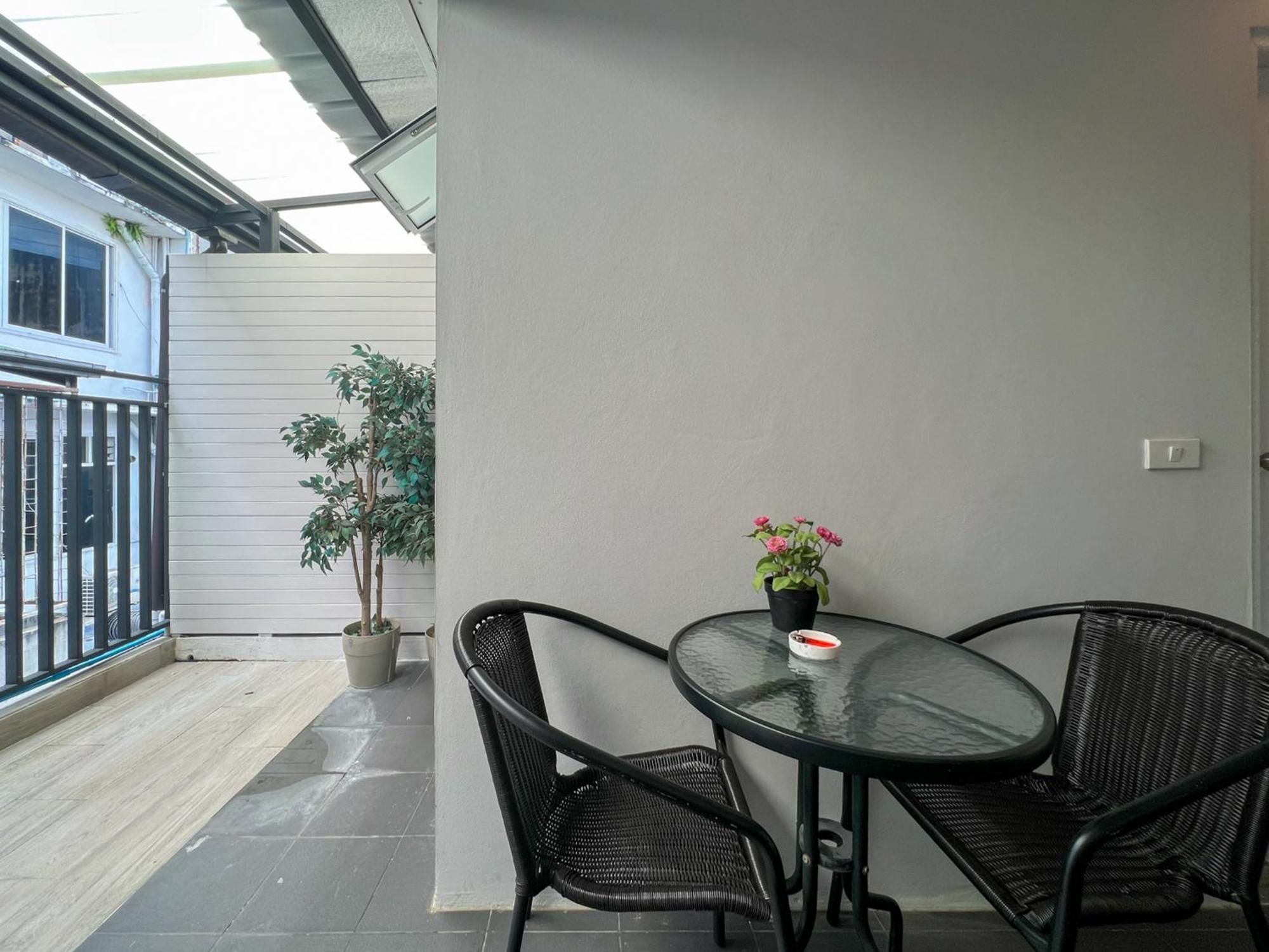 Neveu Premier Residence : Ratchada Bangkok Exteriör bild