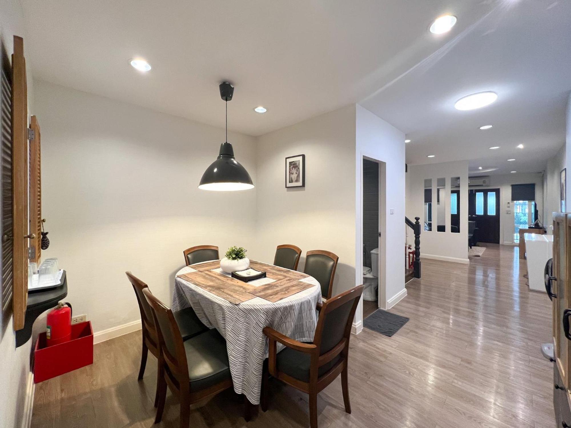 Neveu Premier Residence : Ratchada Bangkok Exteriör bild